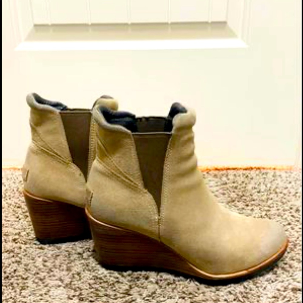 Sorel Chelsea wedge boot